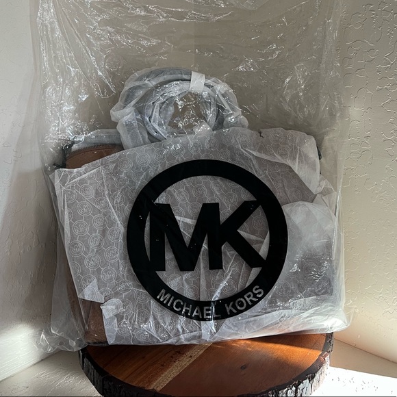 NWT Michael Kors Large Campbell Walnut / Black Tumbled Calf Leather Satchel - Picture 2 of 8